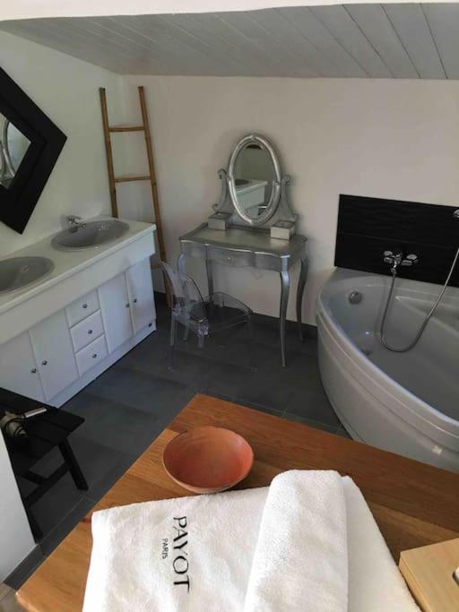 Chambre D Hotes Les Trois Chateaux Piscine Interieure Chauffee Notre-Dame-de-Riez Εξωτερικό φωτογραφία